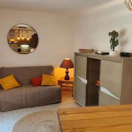 Terrasse Dans Calme Apartment